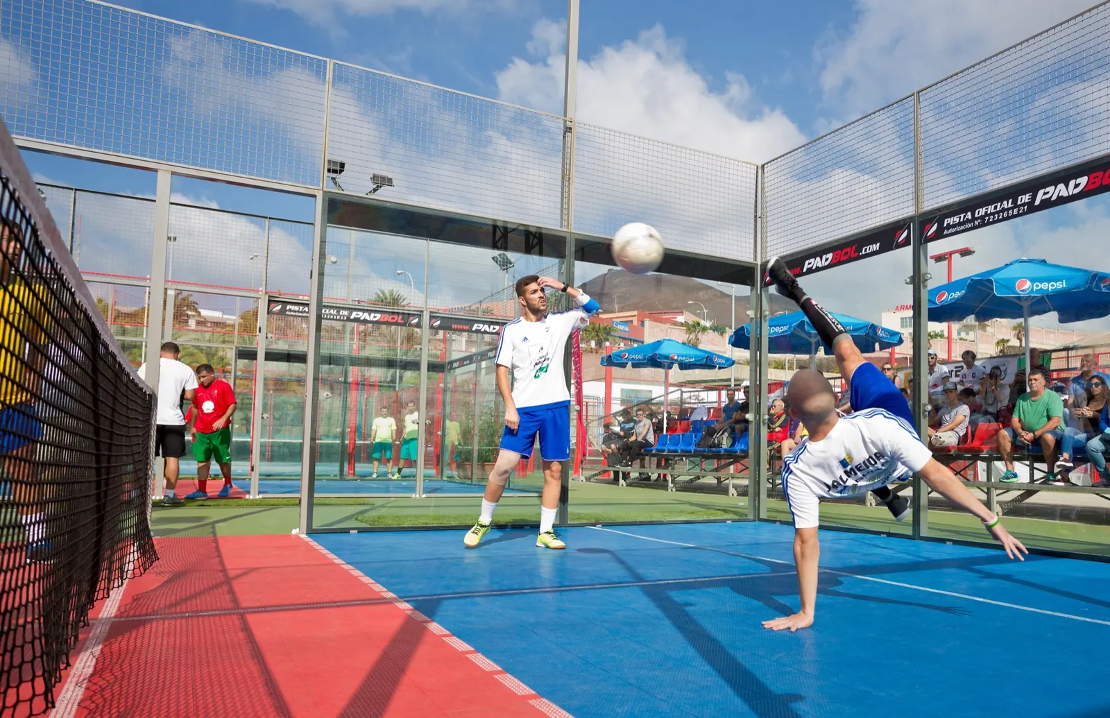 Chilena durante una competencia de Padbol en Canarias