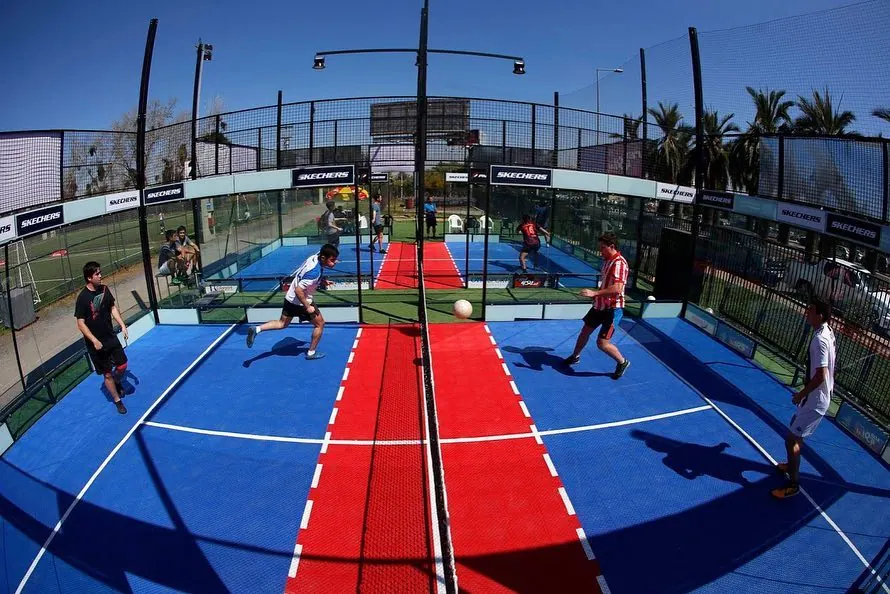 Partido de Padbol en cancha oficial al aire libre