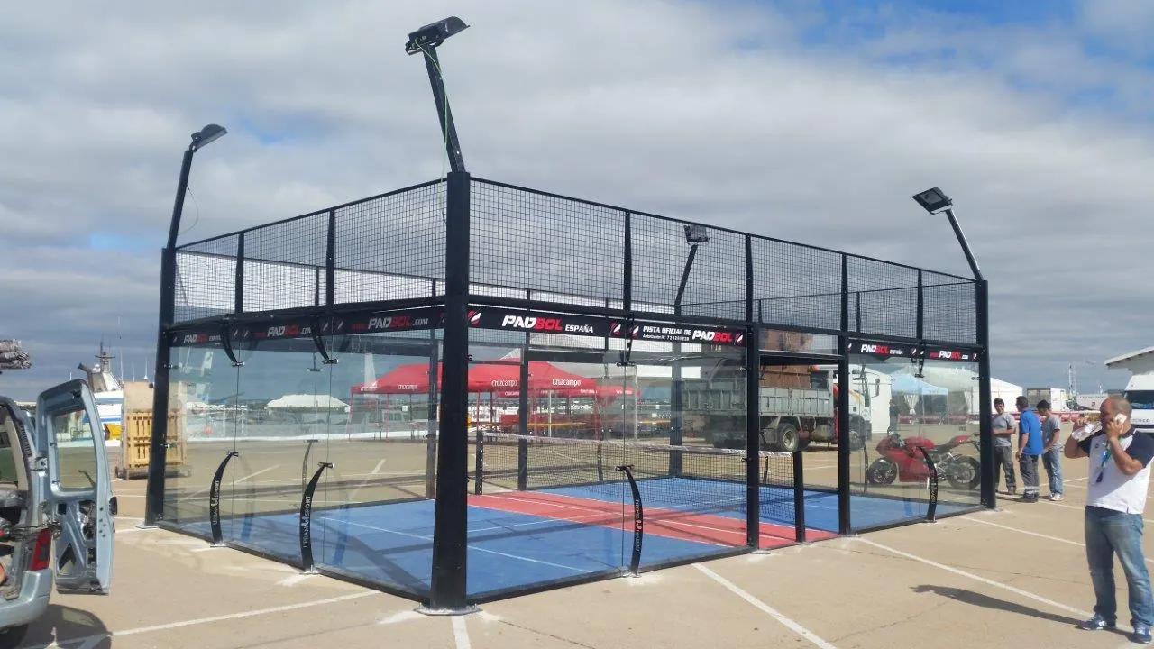 Montaje de una cancha oficial Padbol