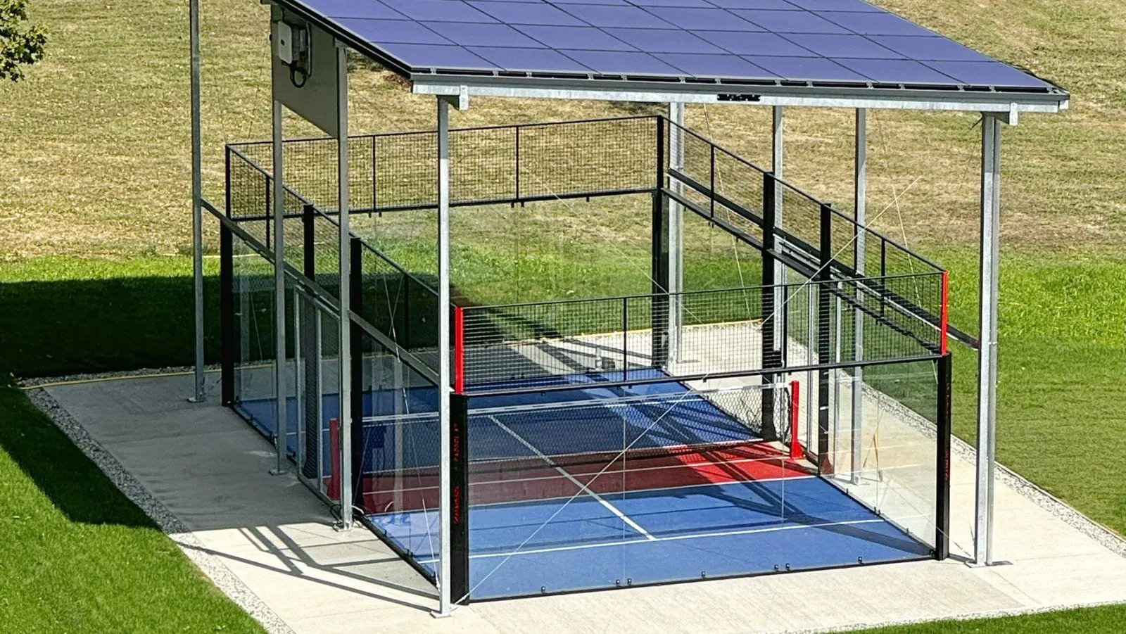 Cancha Padbol con cubierta solar